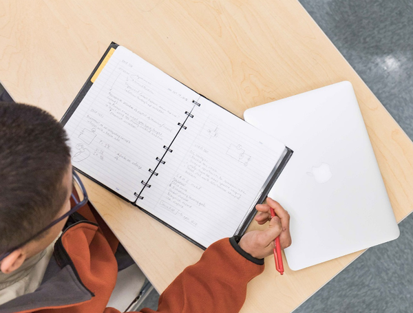 생들은 토론 준비 과정에서 챗GPT를 활용하면 토론의 토대를 마련하고 보다 정제된 주장을 펼칠 수 있어 유용하다는 것을 알게 되었다. 브리티시컬럼비아대학 