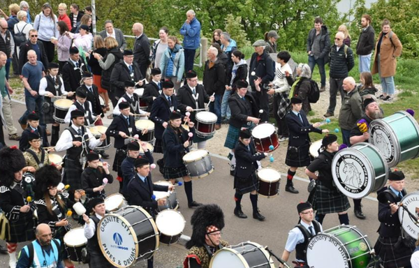 연극과 음악 활동에 참여할 수 있을 때 학생들의 학교 생활에 대한 즐거움은 더욱 커진다. 라탈란스쿨 