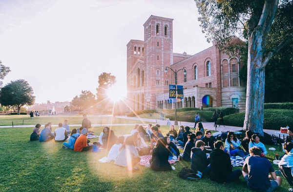 미국 전역의 대학들이 대법원 판결의 의미에 대해 고심하고 있는 가운데, 캠퍼스 내 인종 다양성을 보장하기 위한 다양한 정책이 얼마나 실효성이 있을지 의견이 분분하다. ucla 
