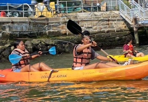 때로는 구명조끼를 입고, 때로는 보호 고글과 용접기 마스크를 착용한 학생들은 졸업 전에 해양 과학 또는 기술 분야의 산업 자격증을 취득할 수 있다.