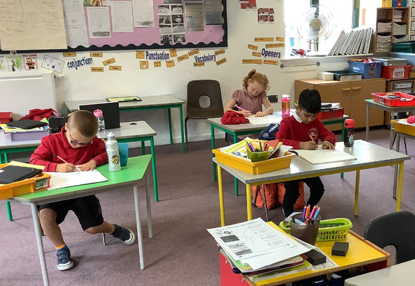 개인 공간을 침범하게 되면 청각적 신호를 보내는 방법도 있다.  하버초등학교 