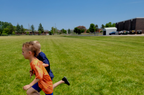 감각 과부하에 처한 아이는 부모의 도움이 필요하다. 자녀가 긴장을 풀고 진정할 수 있는 공간을 제공함으로써 아이 스스로 조절할 수 있도록 도와준다. 시카고공립학교