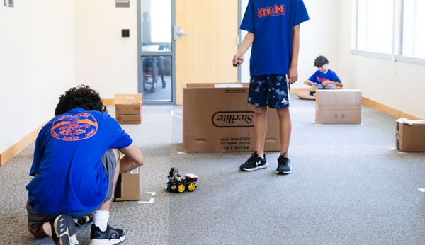 레드랜즈 통합 교육구에서는 유치원부터 컴퓨터 과학 학습을 시작해 이러한 교육 격차를 정면으로 해결하기로 결정했다.  레드랜즈통합교육구