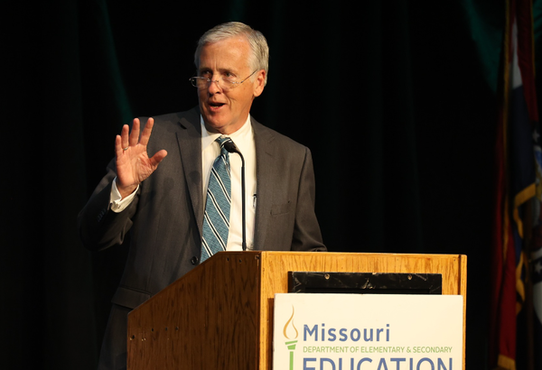 해당 학생들이 재학 중이던 레바논 R-III 학군의 경우, 정책에 따라 학생들은 최소 90% 이상 학교에 출석해야 한다. 그러나 이 비율에 결석 사유가 포함되는지 여부는 불분명했다.