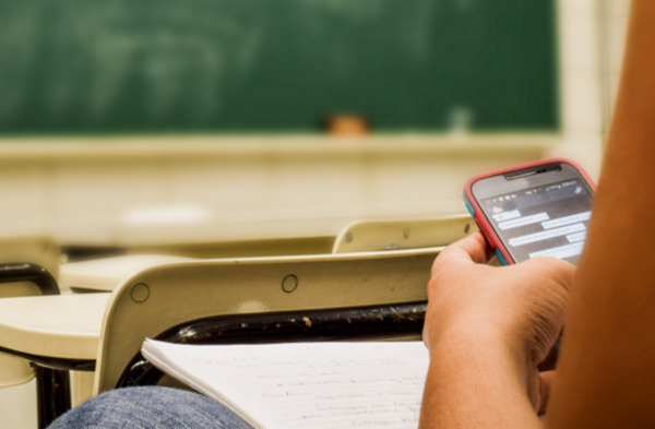 11~17세 청소년 97% 수업시간에 스마트폰 사용
