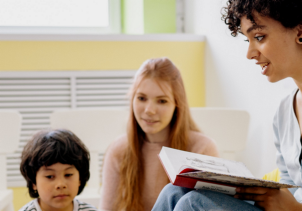 아이에게 책을 읽어주는 것은 유대감을 형성할 훌륭한 기회이기도 하지만, 아이가 평생 독서와 배움에 대한 애정을 키우는 기초적인 단계라 할 수 있다.
