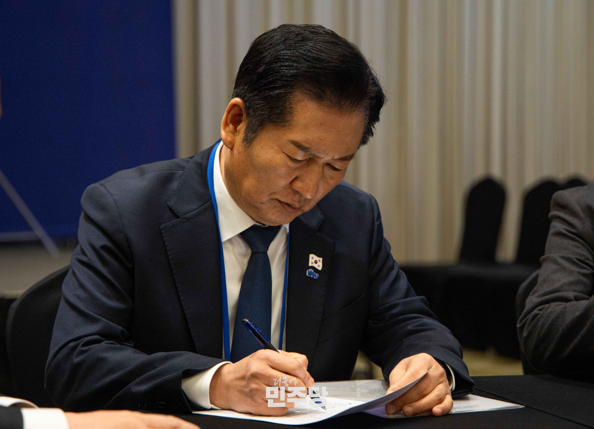 대통령 순방 중에 왜 이러나...정청래 '1인 1표제' 제동 걸렸다